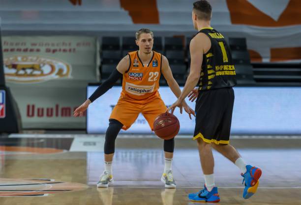 击溃皇马防 击溃皇马防